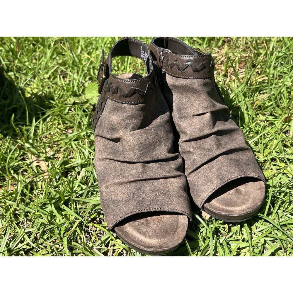 b. o. c. Brown Wedge Sandals Open Toe Ankle Strap Buckle Zip Cushioned 8